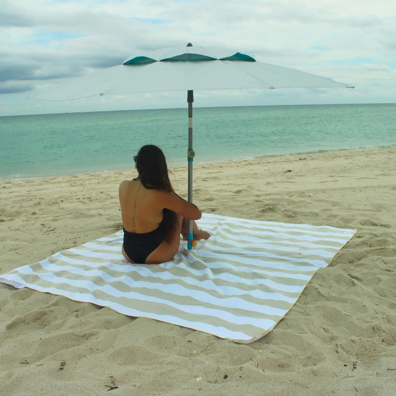 Plush Microfiber Beach Blanket, Extra Large Beach Mat for 3-6 Persons, Sandproof, Windproof | Hole for Umbrella, Corner Sand Pockets to Fight Wind (Bag for Blanket Included)