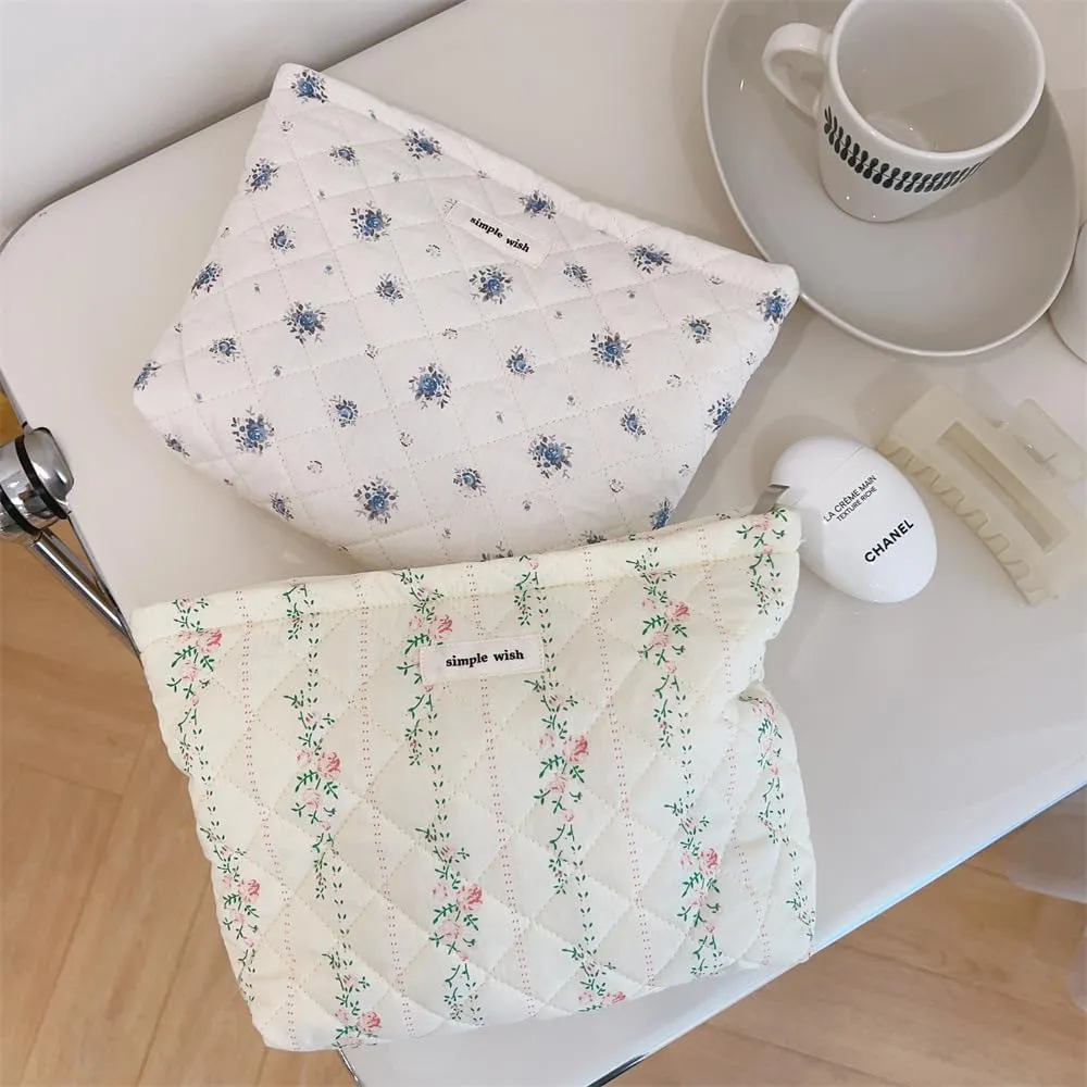 uekeboag Quilted Floral Cotton Makeup Pouch,Coquette Quilted Cosmetic Bag for Women and Girls, Aesthetic Organizer Bag, Flower Cute Travel Toiletry Bags(08Blue Flower)